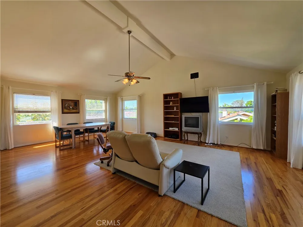 11541 Donovan Road Rossmoor, CA 90720