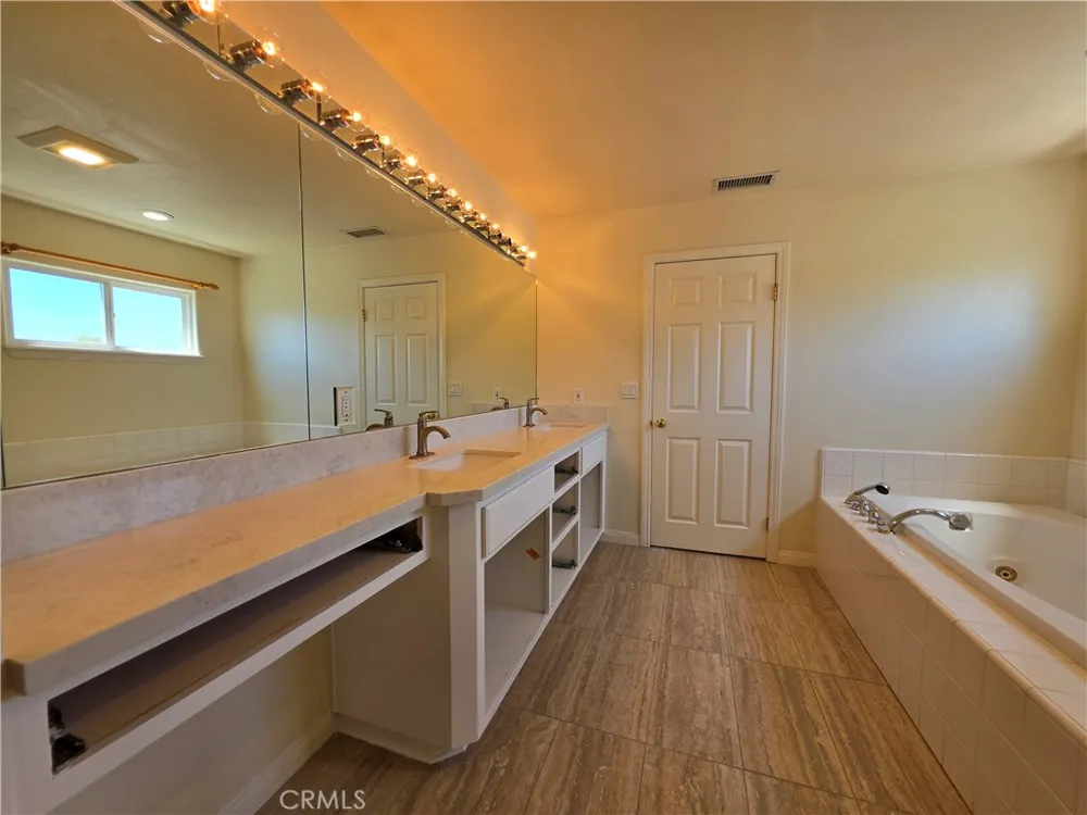 11541 Donovan Road Rossmoor, CA 90720