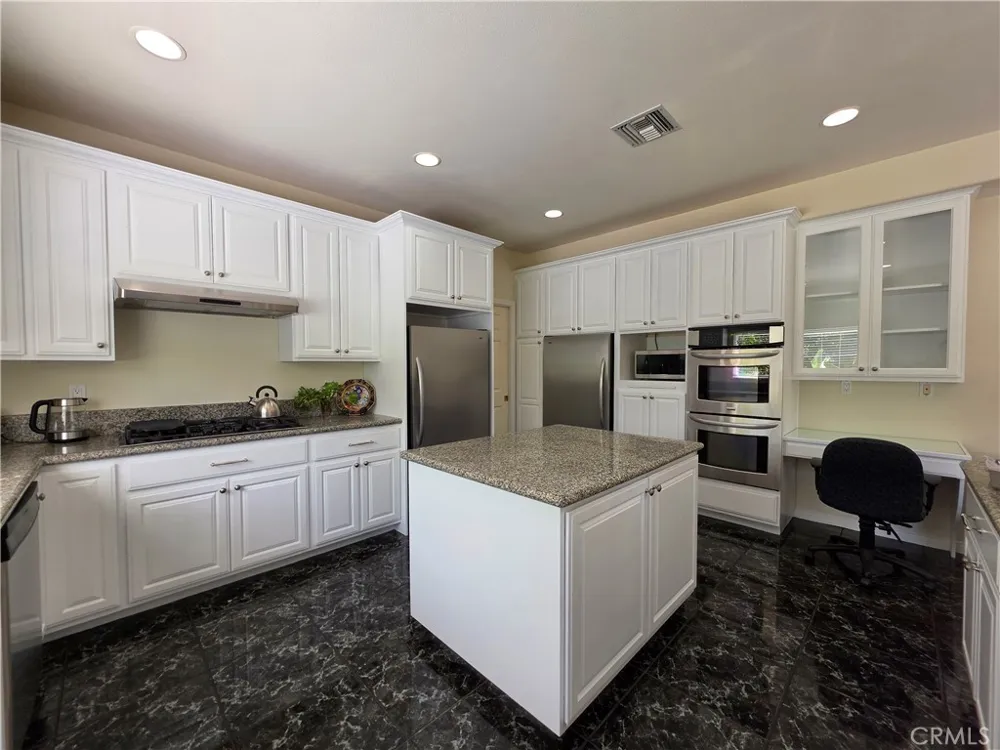 11541 Donovan Road Rossmoor, CA 90720