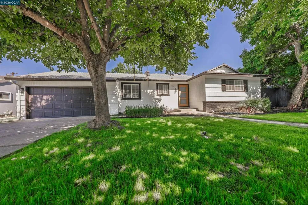 3085 Stanton Cir Carmichael, CA 95608