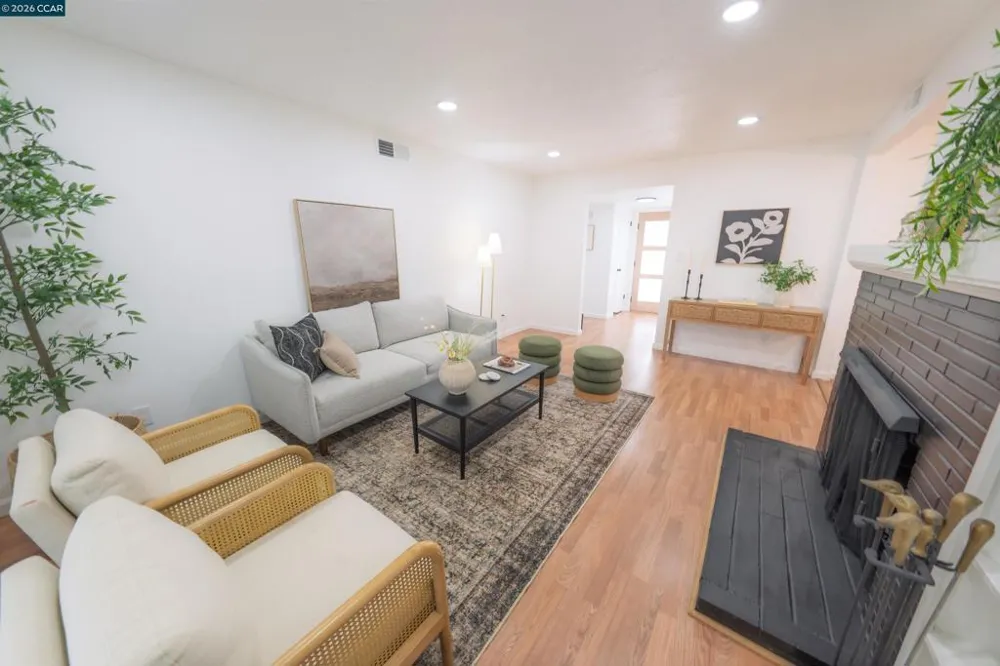 3085 Stanton Cir Carmichael, CA 95608