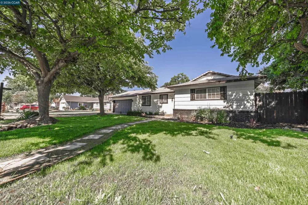 3085 Stanton Cir Carmichael, CA 95608