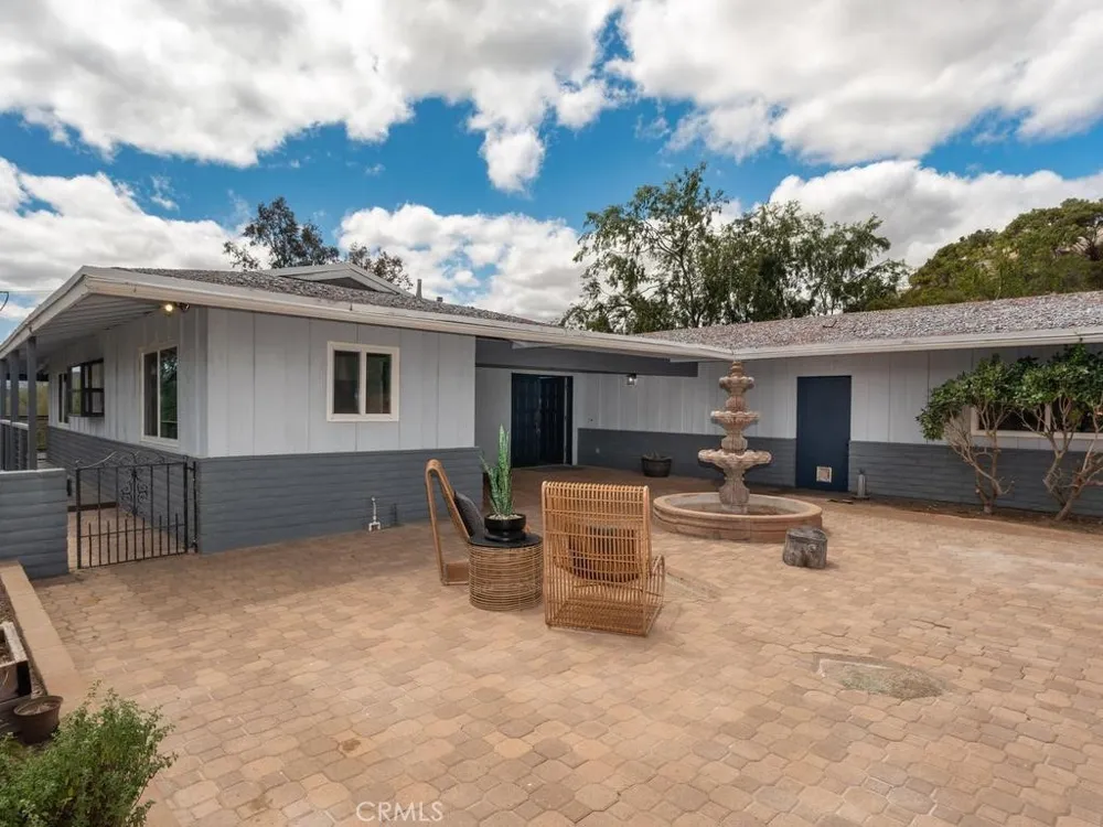 2302 Via Dieguenos Alpine, CA 91901