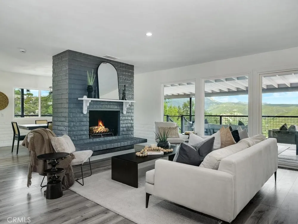 2302 Via Dieguenos Alpine, CA 91901
