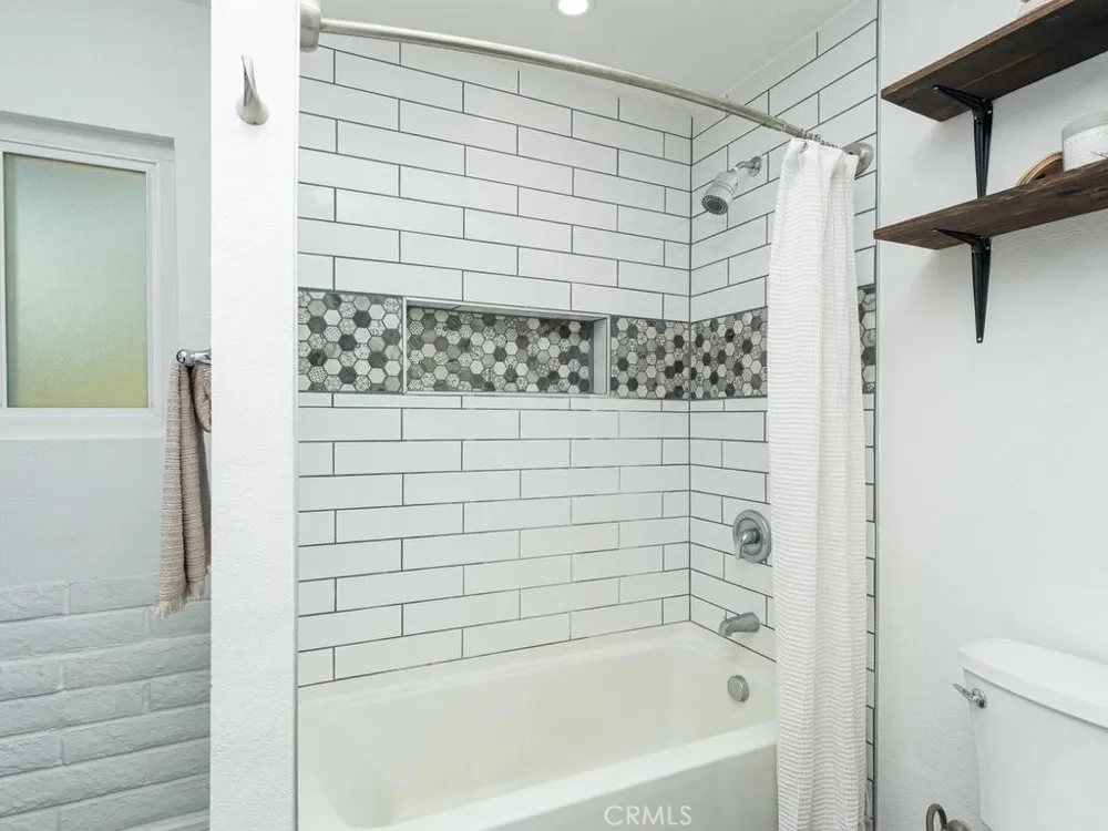 2302 Via Dieguenos Alpine, CA 91901