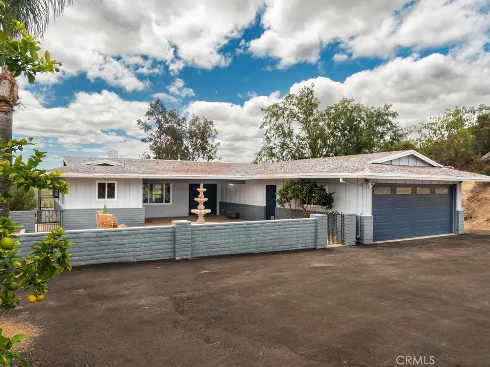 2302 Via Dieguenos Alpine, CA 91901