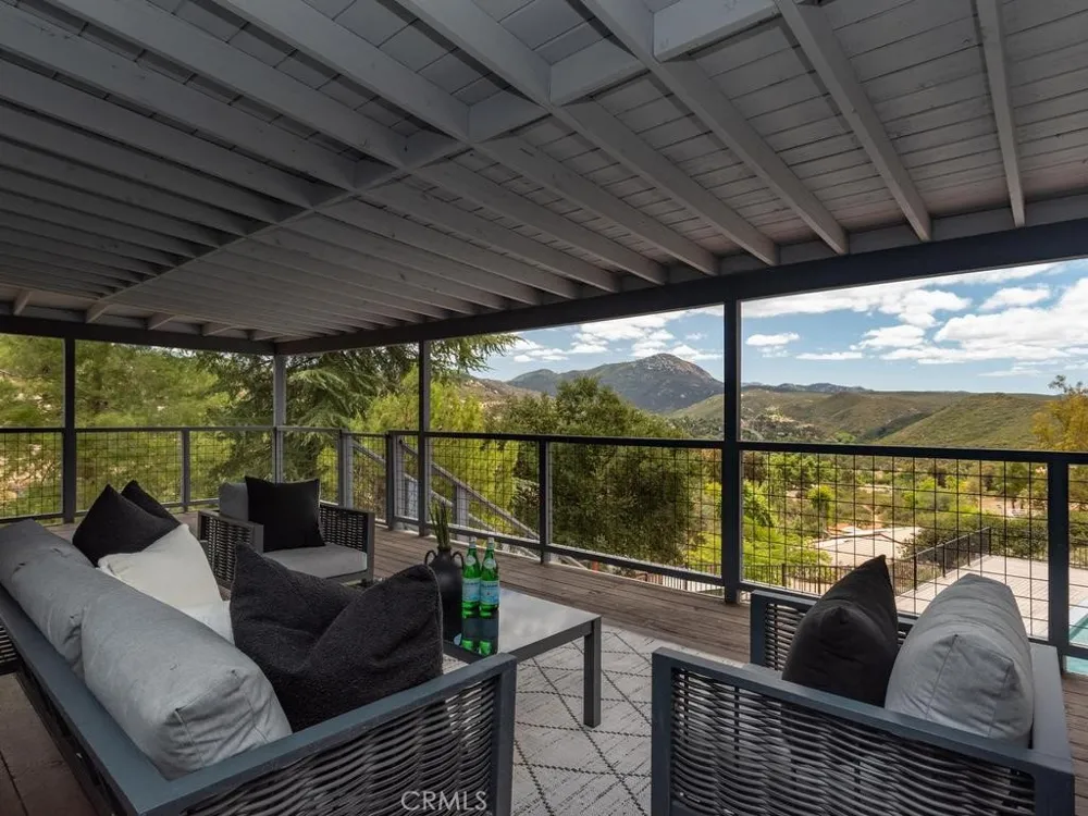 2302 Via Dieguenos Alpine, CA 91901