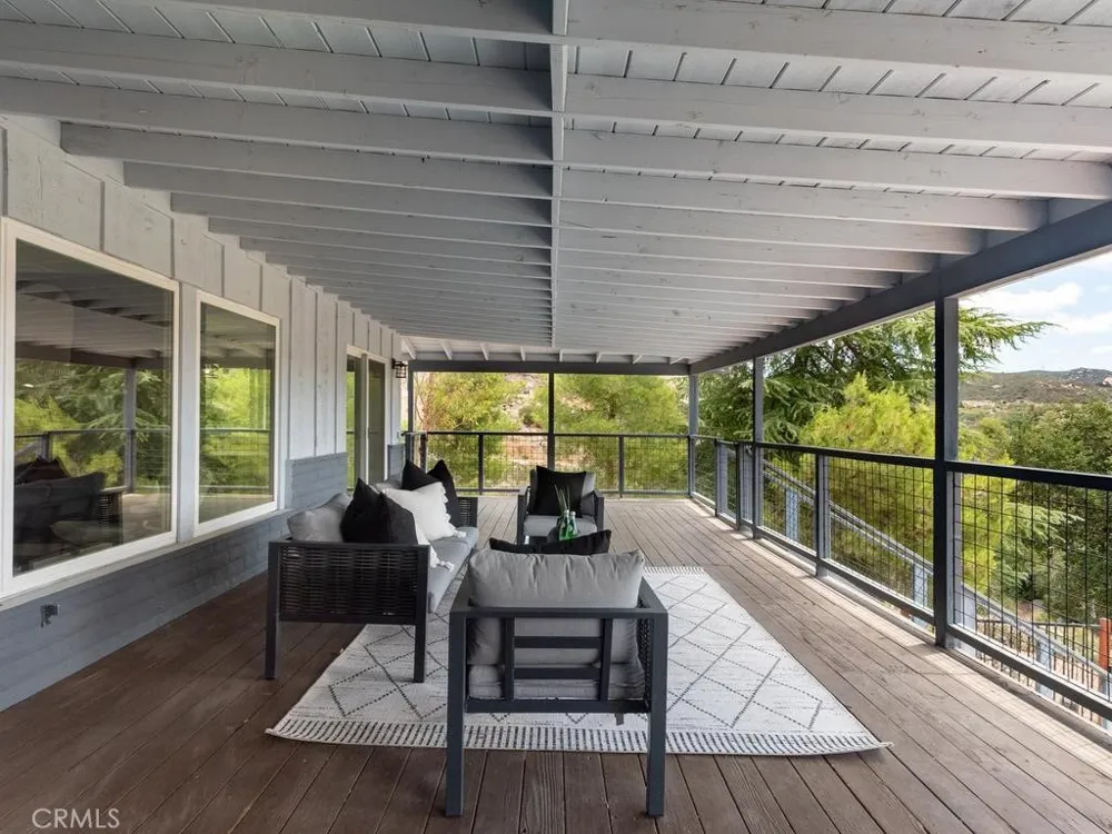 2302 Via Dieguenos Alpine, CA 91901