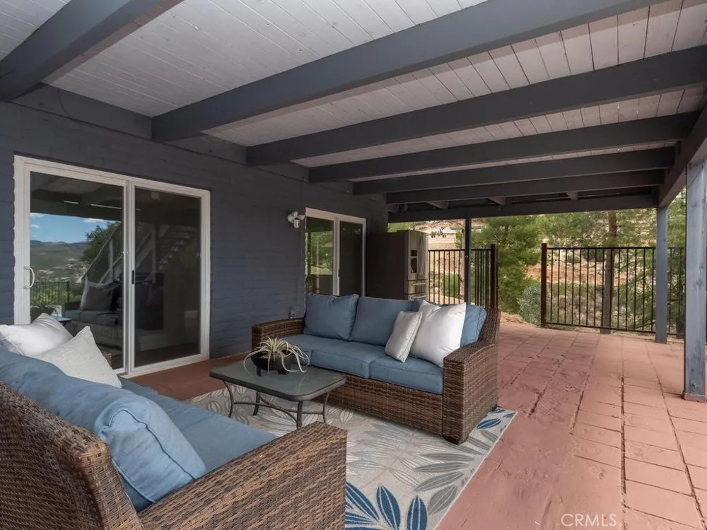 2302 Via Dieguenos Alpine, CA 91901