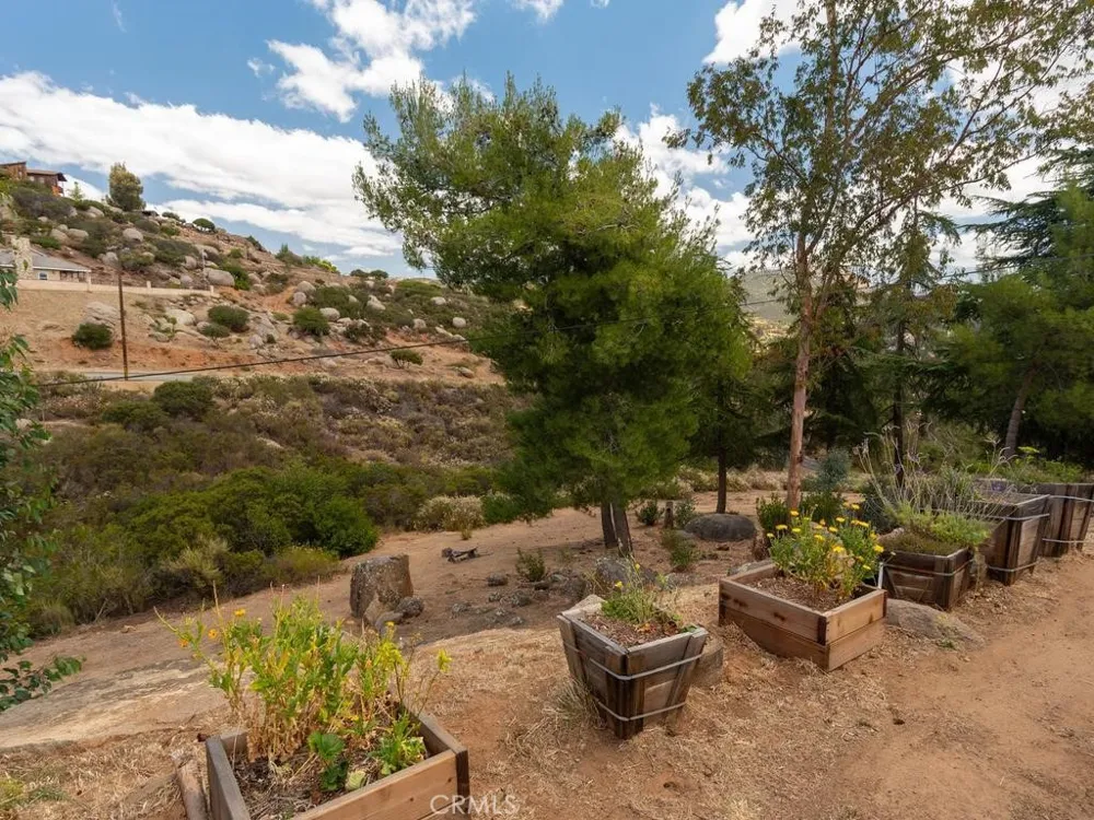 2302 Via Dieguenos Alpine, CA 91901