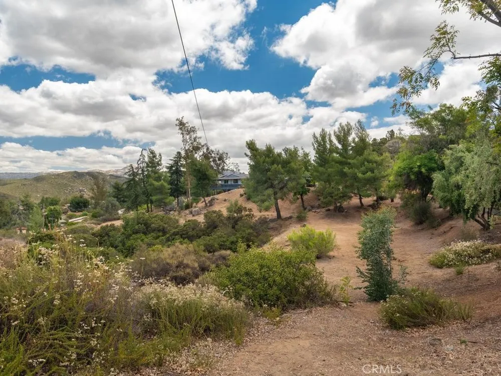 2302 Via Dieguenos Alpine, CA 91901