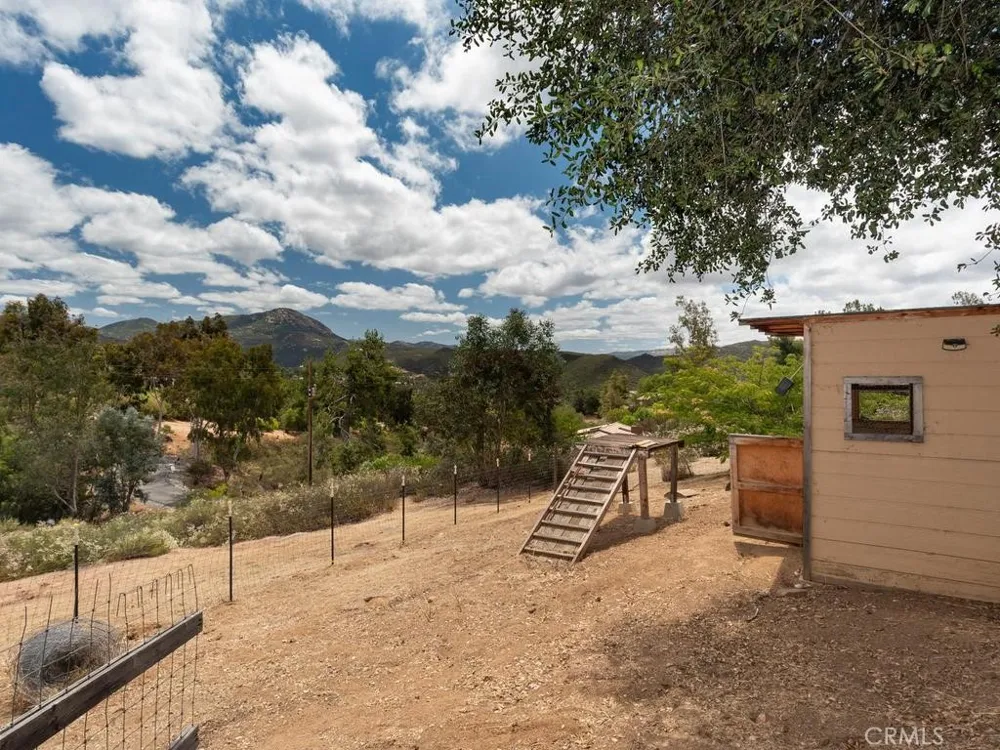 2302 Via Dieguenos Alpine, CA 91901
