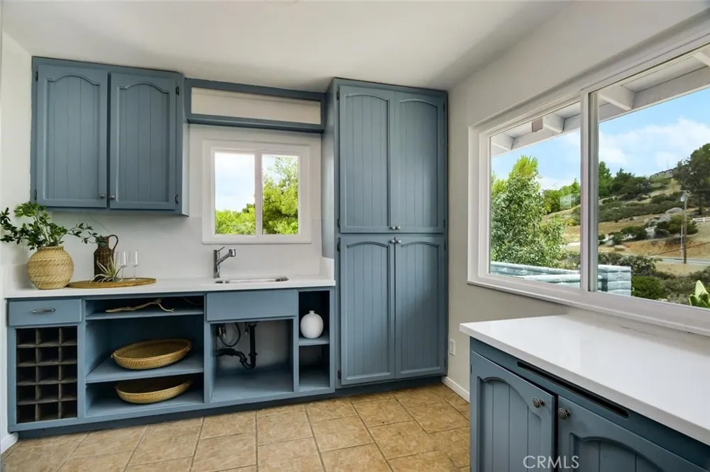 2302 Via Dieguenos Alpine, CA 91901