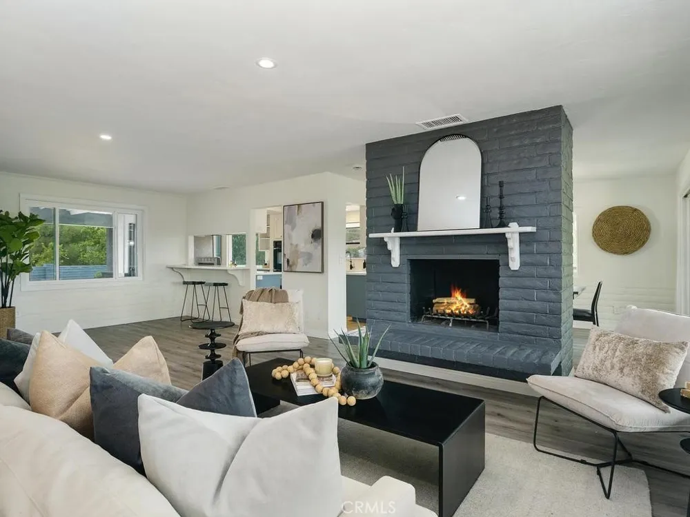 2302 Via Dieguenos Alpine, CA 91901