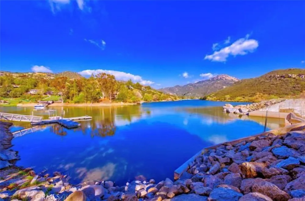 2302 Via Dieguenos Alpine, CA 91901