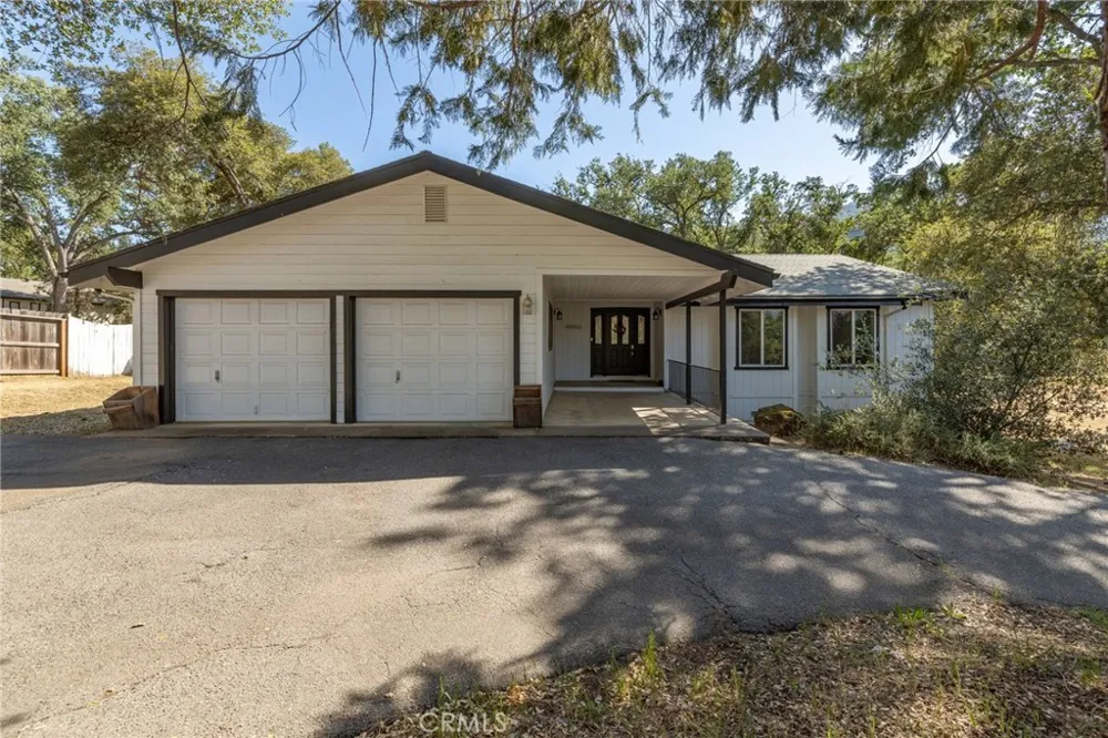 48866 Rock Point Road Oakhurst, CA 93644