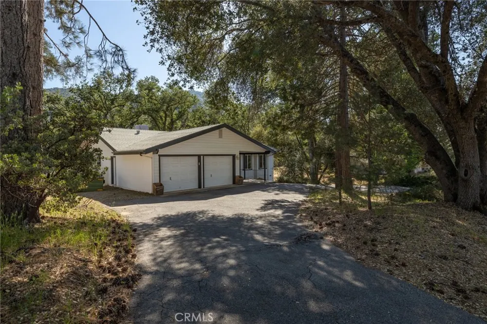 48866 Rock Point Road Oakhurst, CA 93644