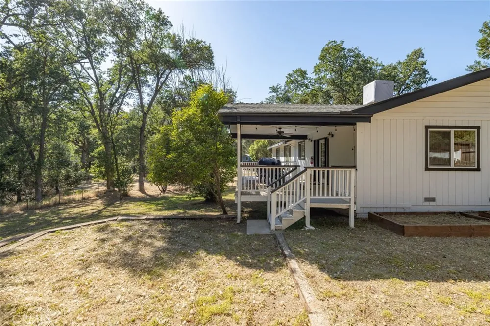 48866 Rock Point Road Oakhurst, CA 93644