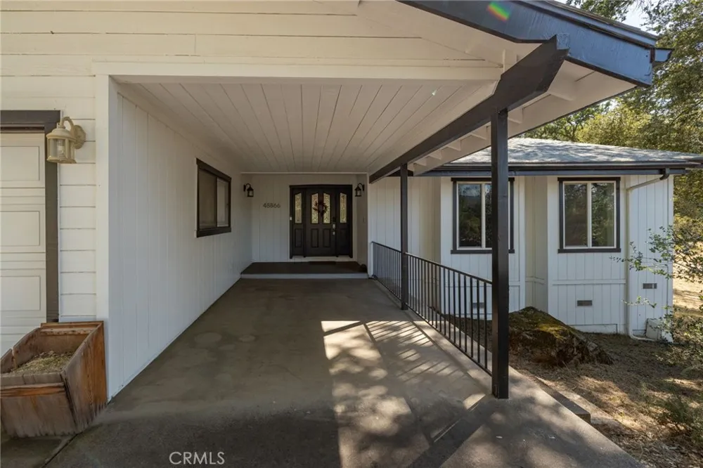 48866 Rock Point Road Oakhurst, CA 93644