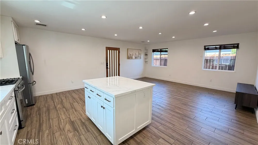 7257 Wilbur Avenue #Back house Reseda, CA 91335