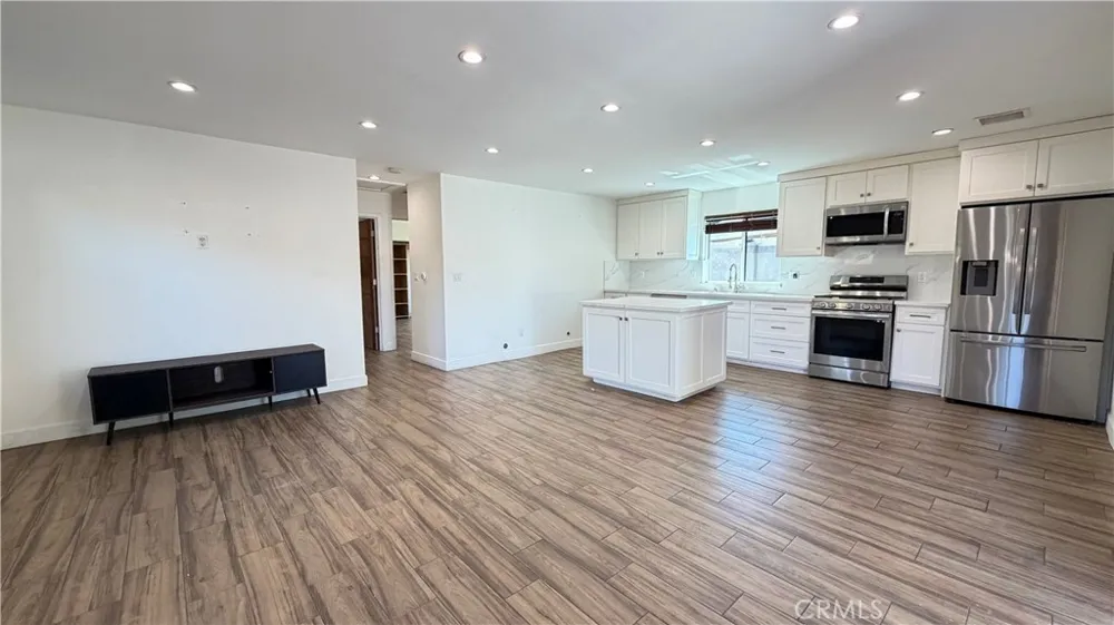 7257 Wilbur Avenue #Back house Reseda, CA 91335