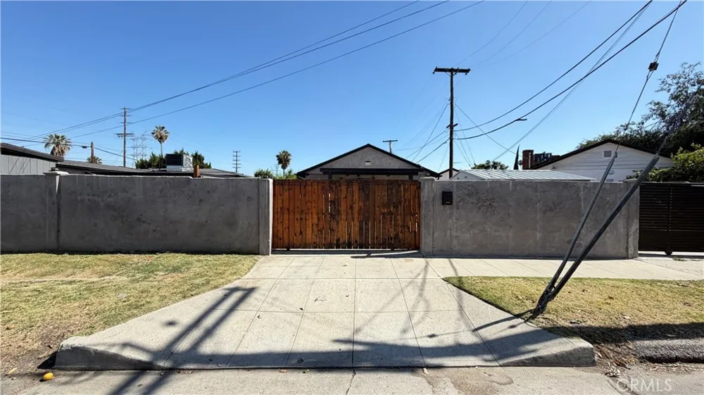 7257 Wilbur Avenue #Back house Reseda, CA 91335