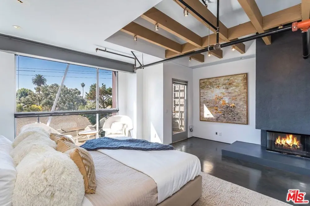 1212 Abbot Kinney Boulevard #1 Venice, CA 90291