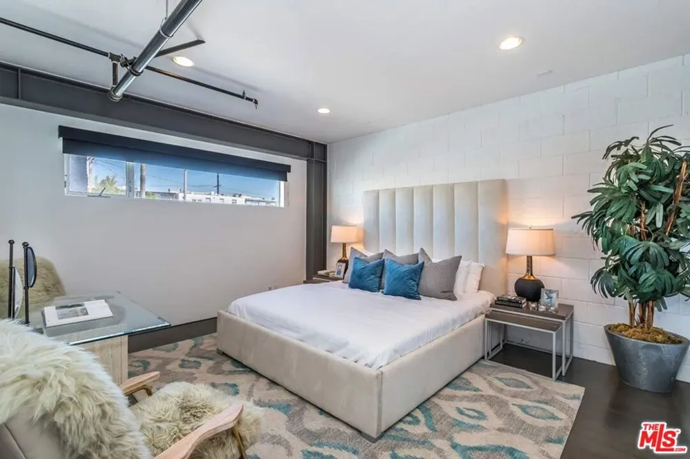 1212 Abbot Kinney Boulevard #1 Venice, CA 90291