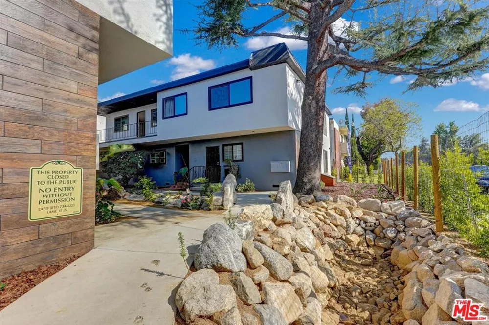 5726 Woodman Avenue #4 Van Nuys, CA 91401