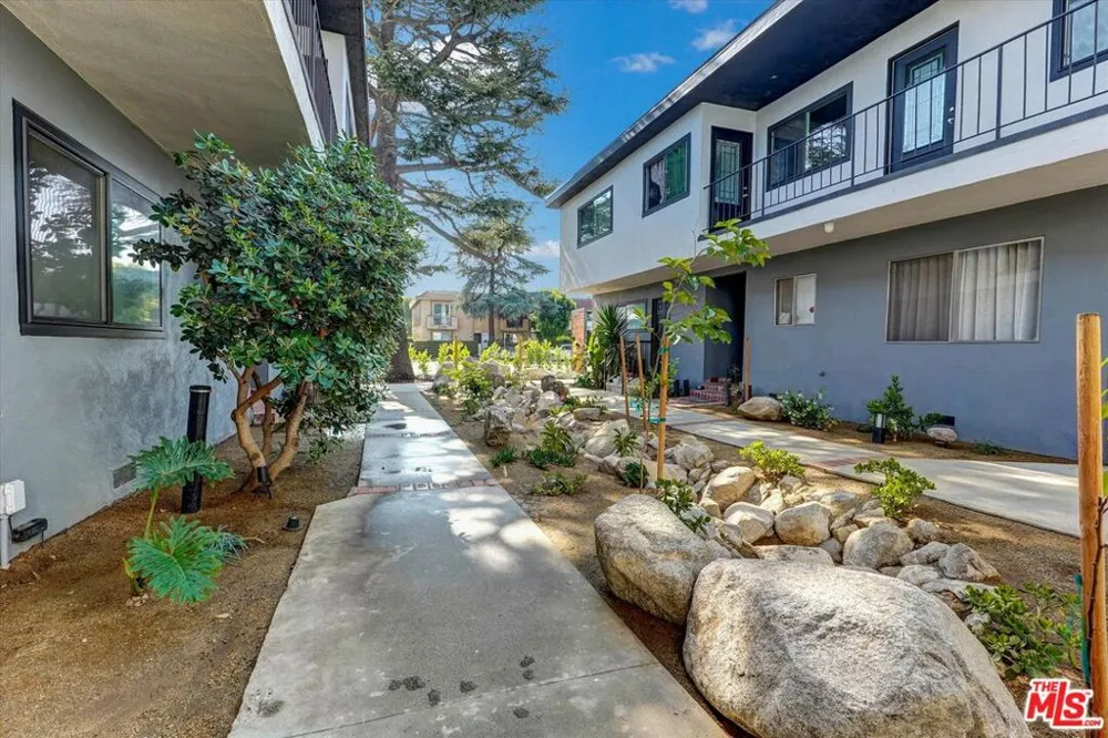5726 Woodman Avenue #4 Van Nuys, CA 91401