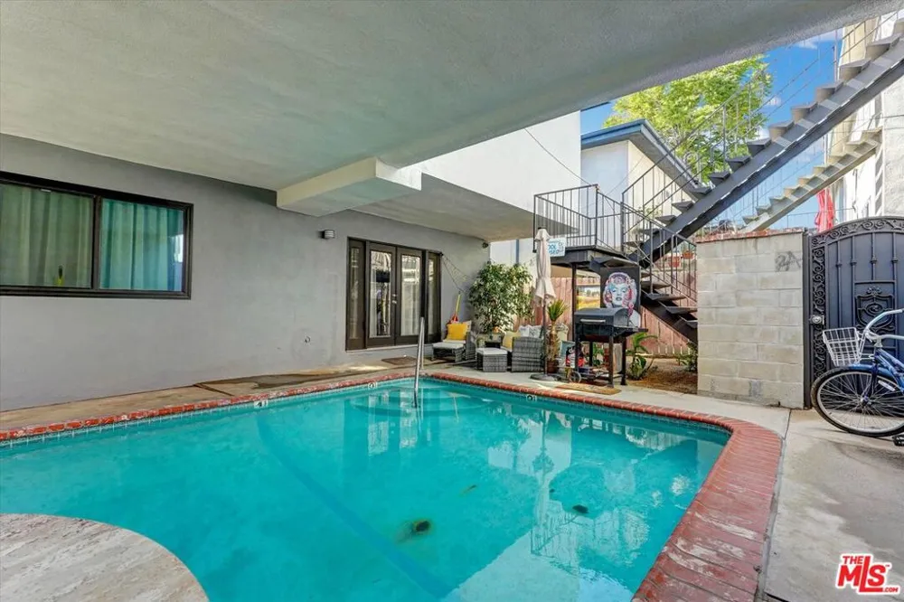 5726 Woodman Avenue #4 Van Nuys, CA 91401