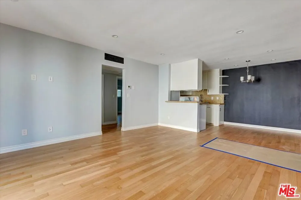 5726 Woodman Avenue #4 Van Nuys, CA 91401