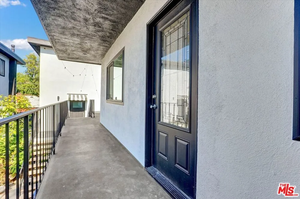 5726 Woodman Avenue #4 Van Nuys, CA 91401