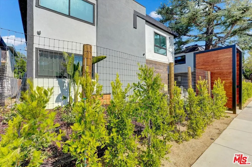 5726 Woodman Avenue ##2 Van Nuys, CA 91401
