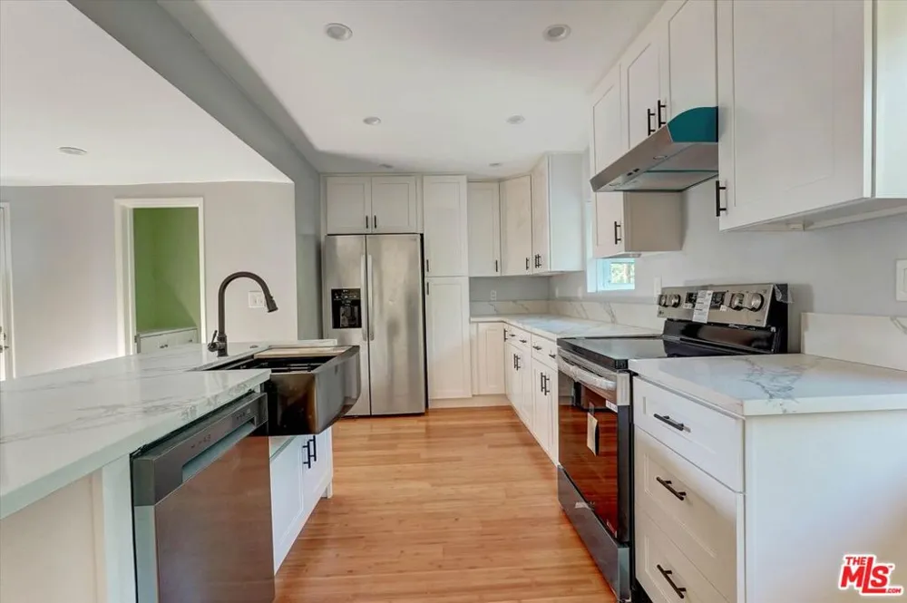 5726 Woodman Avenue ##2 Van Nuys, CA 91401