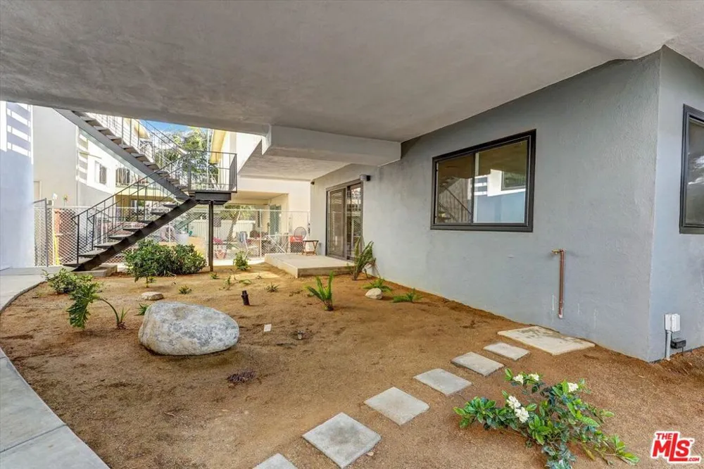 5726 Woodman Avenue ##2 Van Nuys, CA 91401