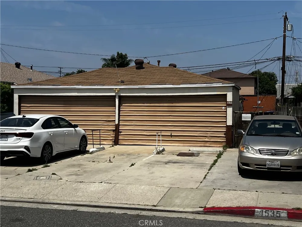 4535 E 55th Maywood, CA 90270