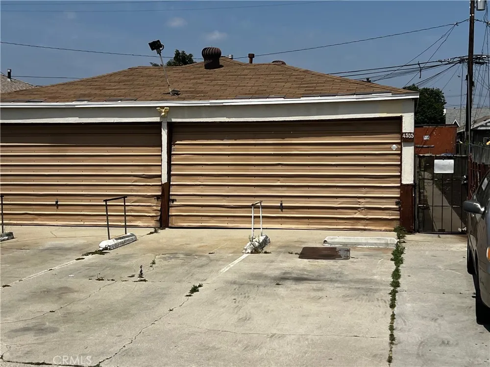 4535 E 55th Maywood, CA 90270