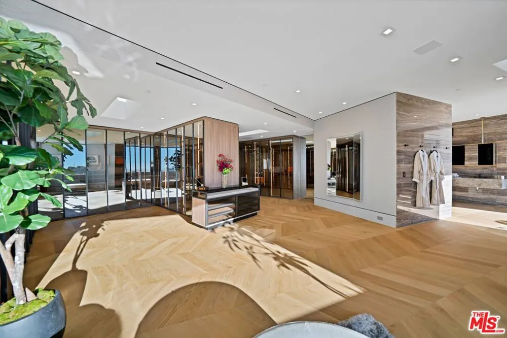 9330 Flicker Way Los Angeles, CA 90069