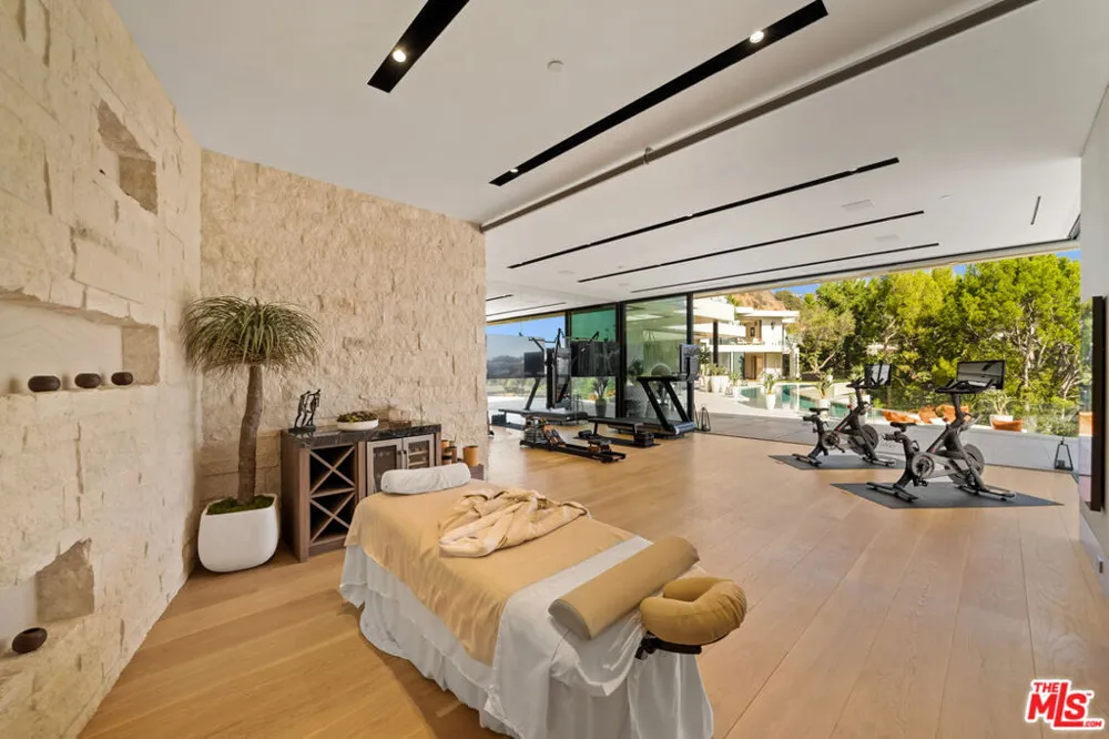 9330 Flicker Way Los Angeles, CA 90069