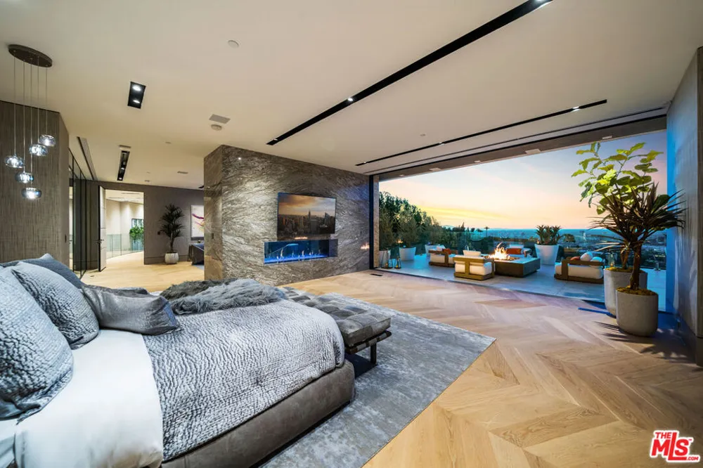 9330 Flicker Way Los Angeles, CA 90069
