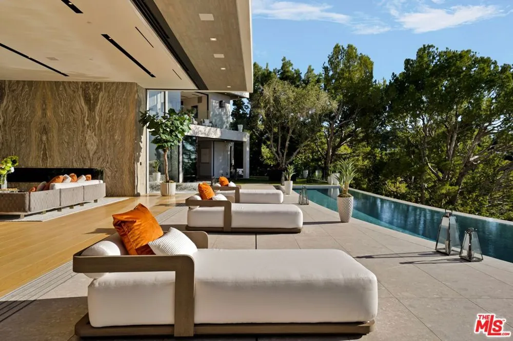 9330 Flicker Way Los Angeles, CA 90069
