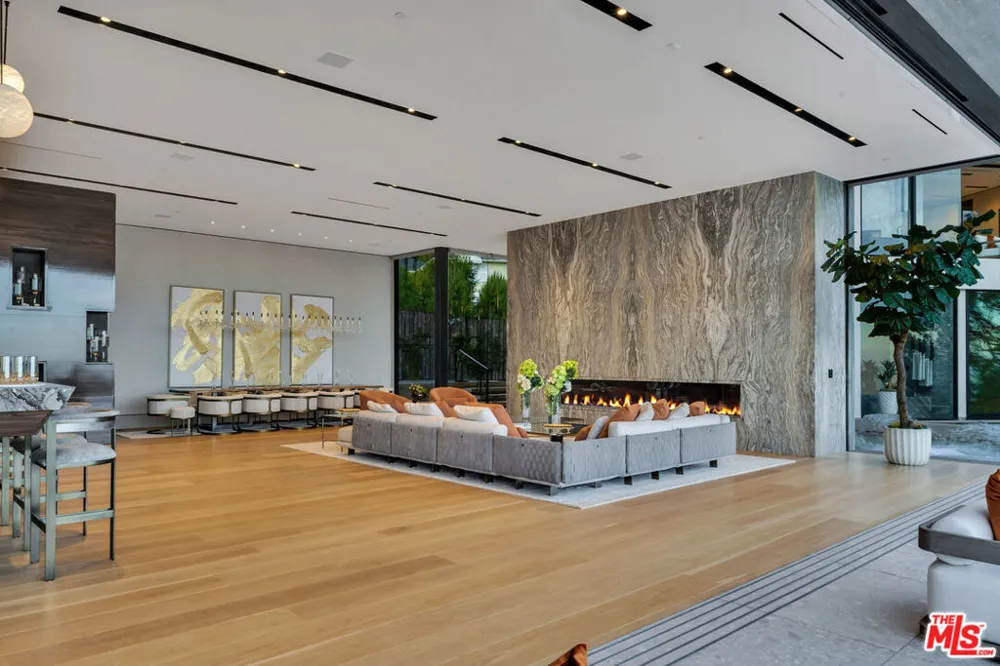 9330 Flicker Way Los Angeles, CA 90069