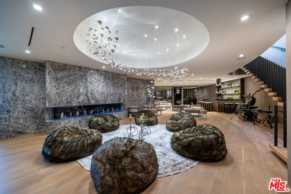 9330 Flicker Way Los Angeles, CA 90069