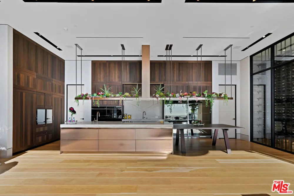 9330 Flicker Way Los Angeles, CA 90069
