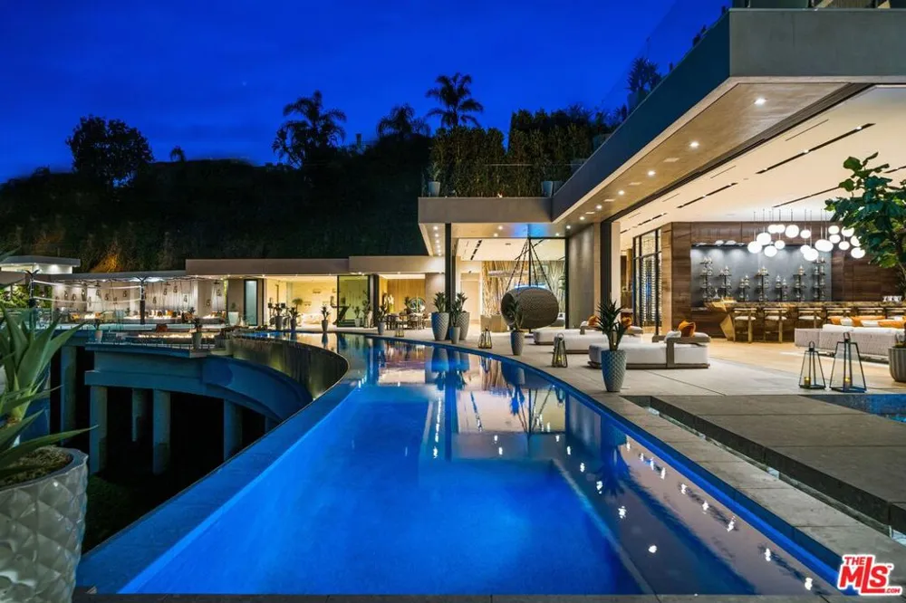 9330 Flicker Way Los Angeles, CA 90069