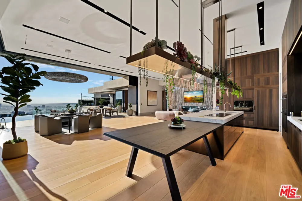 9330 Flicker Way Los Angeles, CA 90069