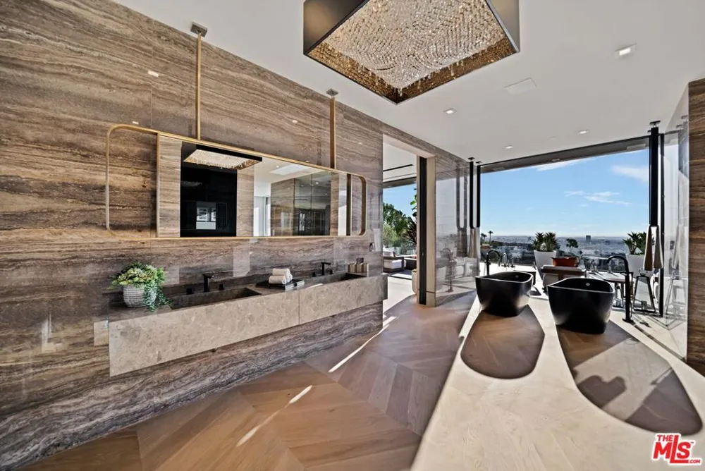 9330 Flicker Way Los Angeles, CA 90069