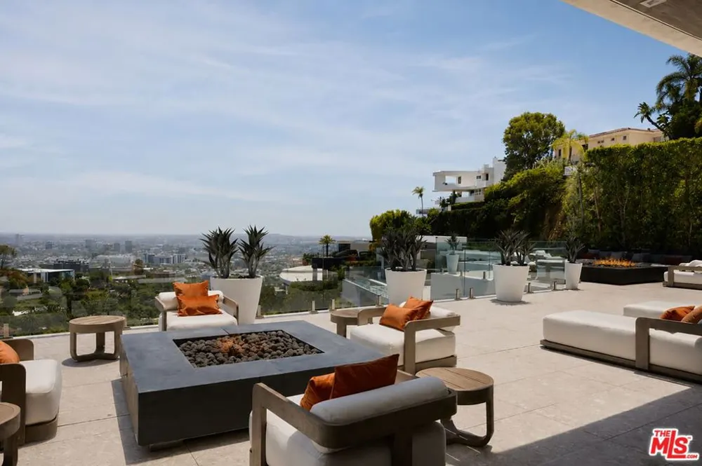 9330 Flicker Way Los Angeles, CA 90069