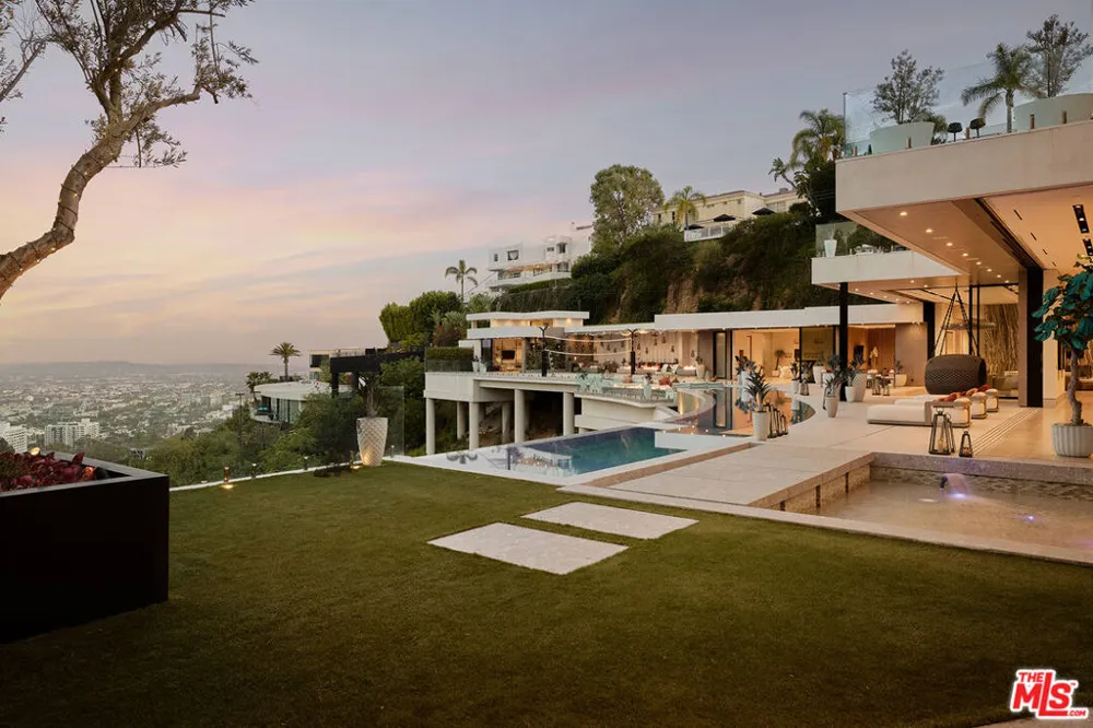 9330 Flicker Way Los Angeles, CA 90069